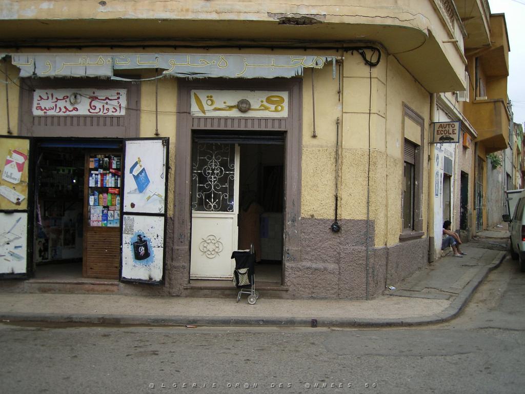020-ORAN-Juin06-place Noiseux-Ex. boulangerie ROCCA.jpg - Unicode